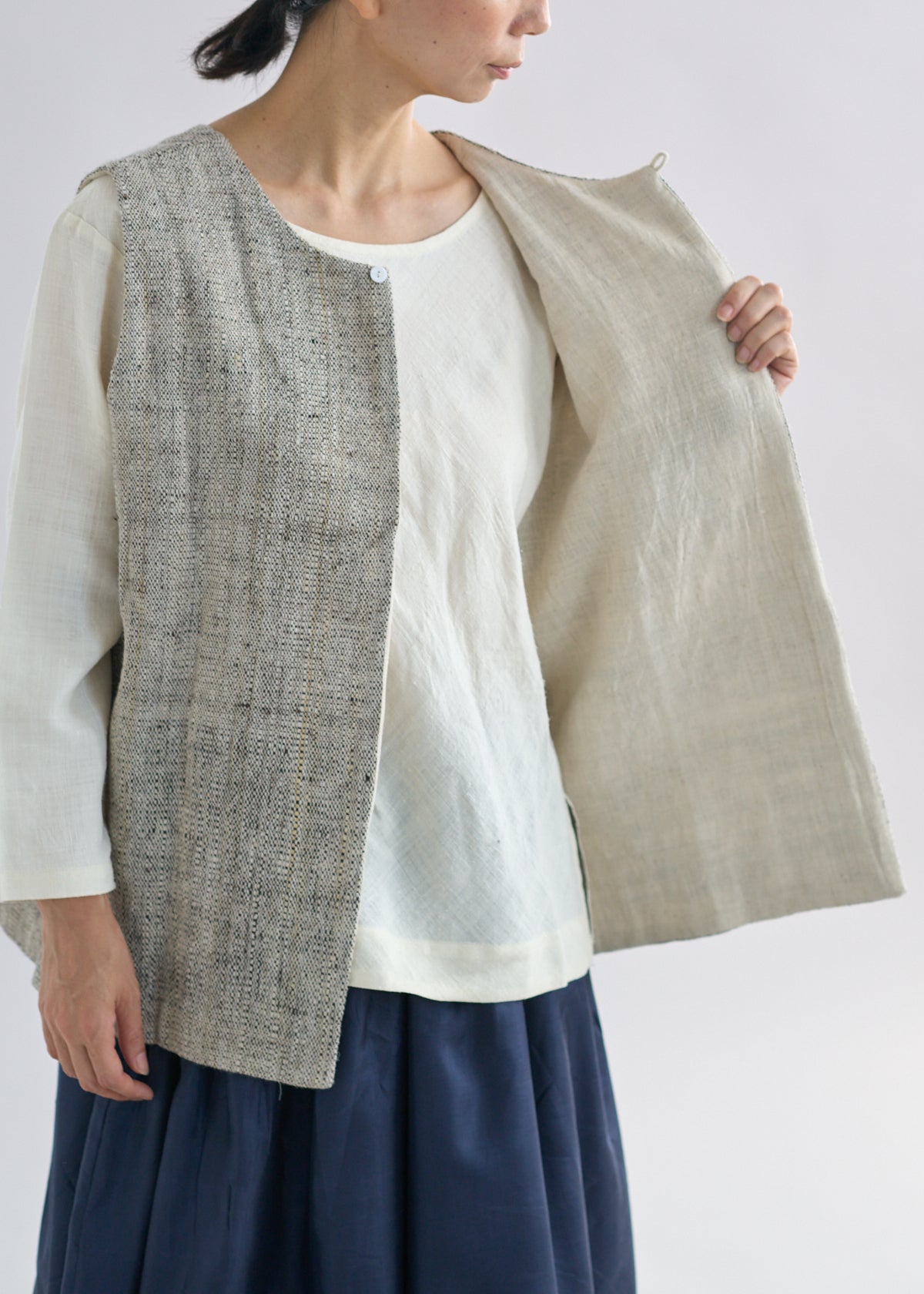 【新品未使用】CALICO インド　手織羽二重マルベリシルクルーズブラウス 新品未使用】CALICO インド 手織羽二重マルベリシルクルーズブラウス